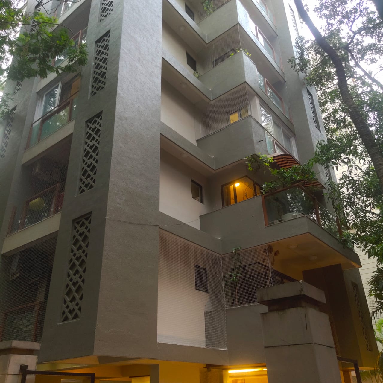 Apartment for Rent in Almeida park Mumbai