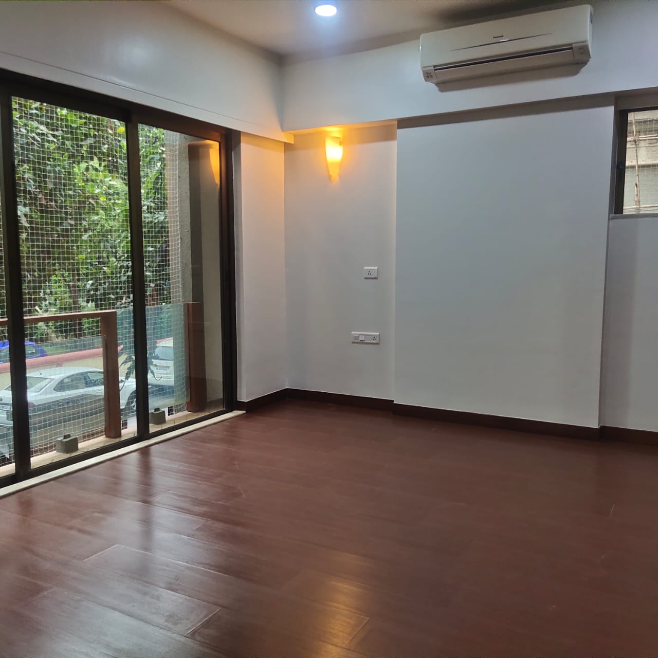 Apartment for Rent in Almeida park Mumbai