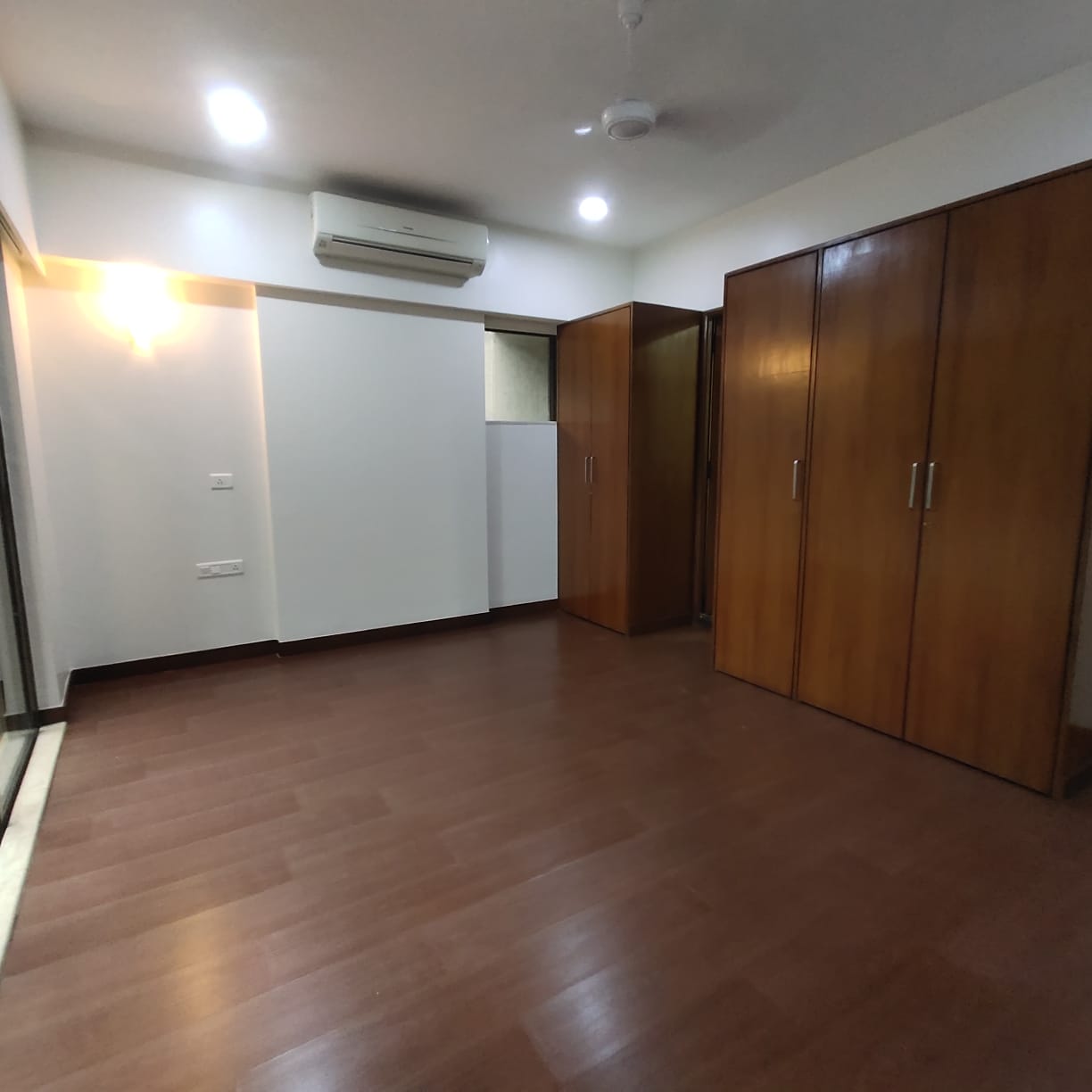 Apartment for Rent in Almeida park Mumbai