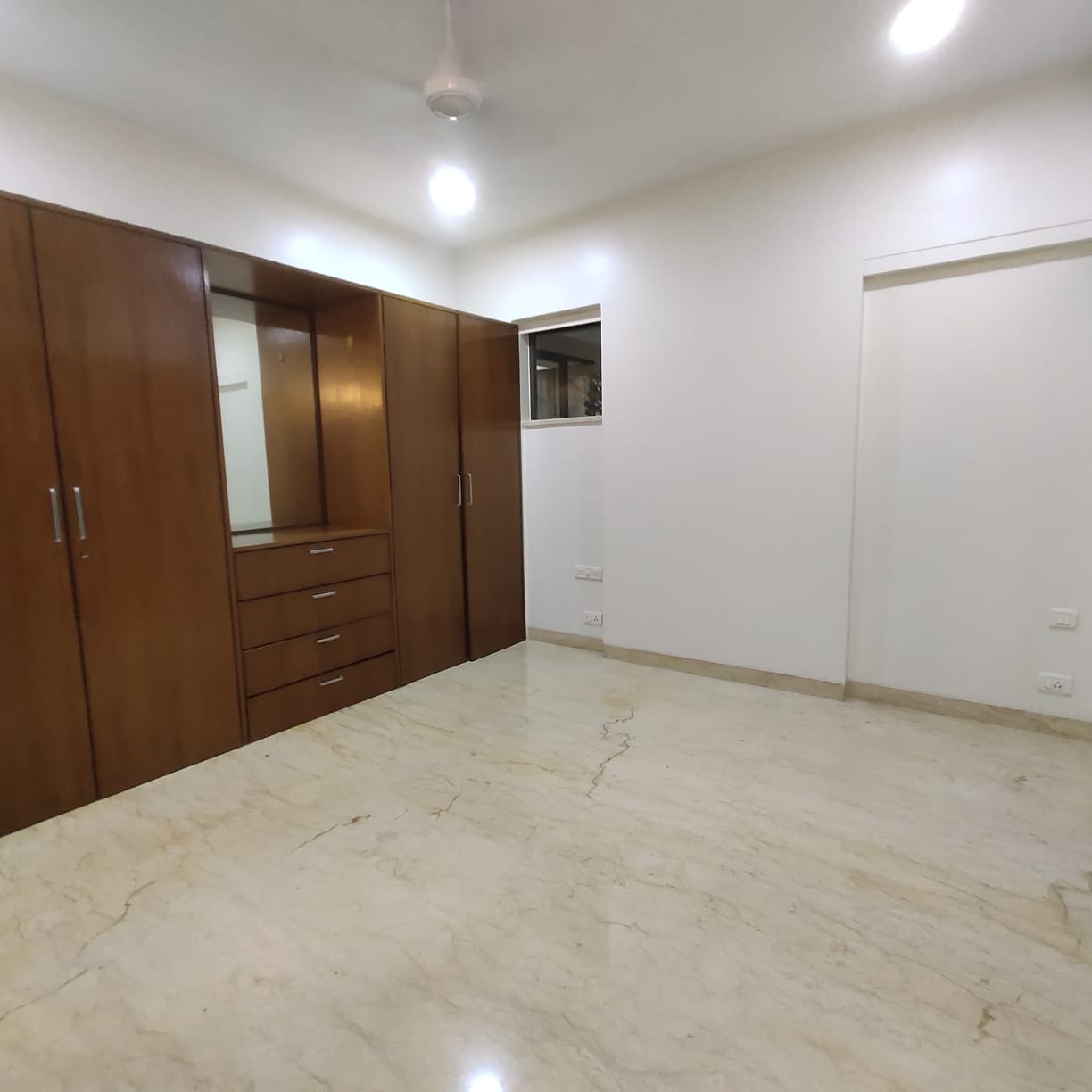 Apartment for Rent in Almeida park Mumbai