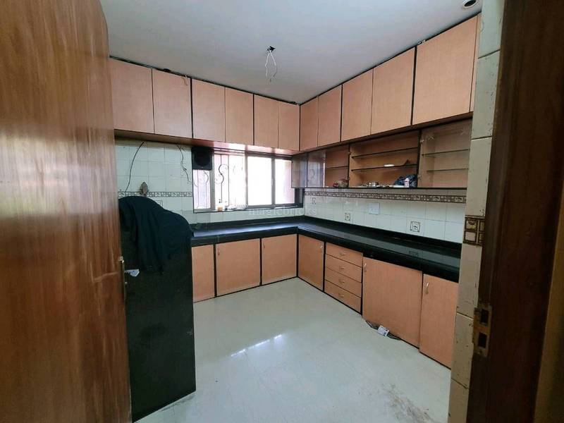 6 BHK Apartment for Sale in Gulmohar Cross rd no.4 Mumbai