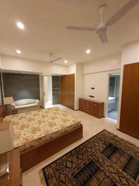 4 BHK Apartment for Rent in N S Road no.10 Mumbai