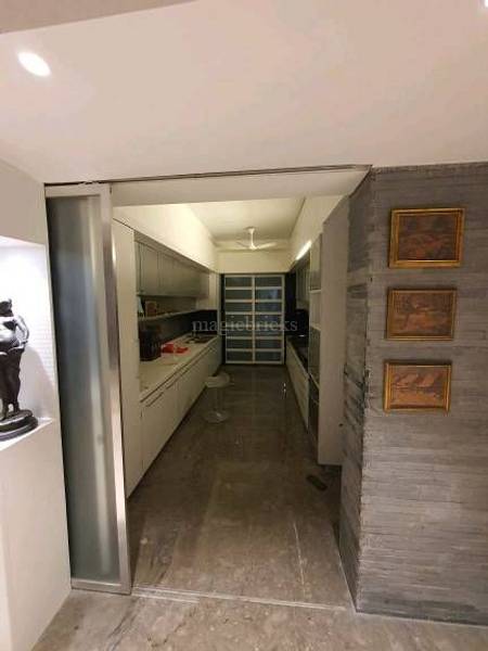 4 BHK Apartment for Rent in N S Road no.10 Mumbai