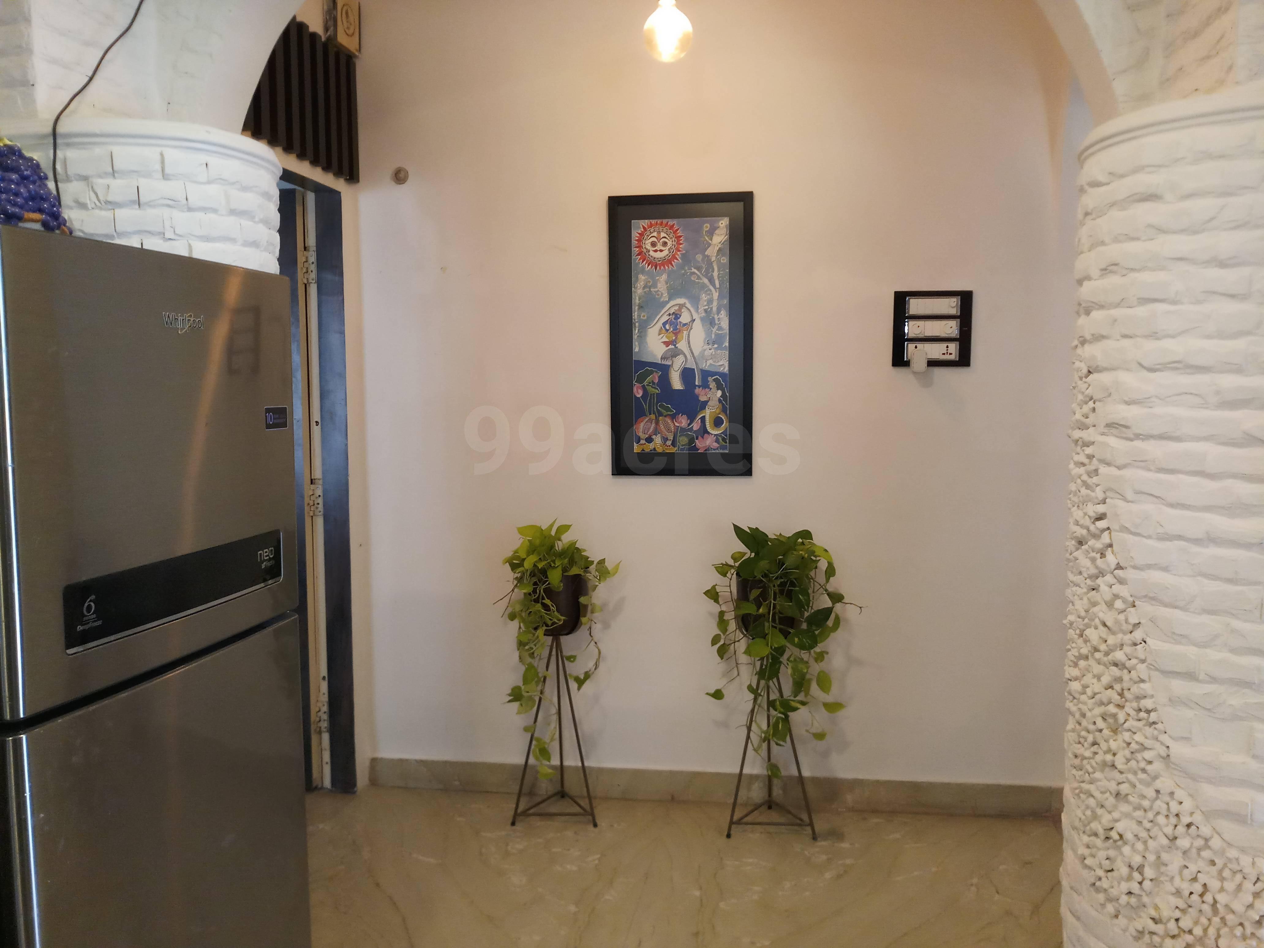 2 BHK Apartment for Rent in Juhu Tara Rd Mumbai