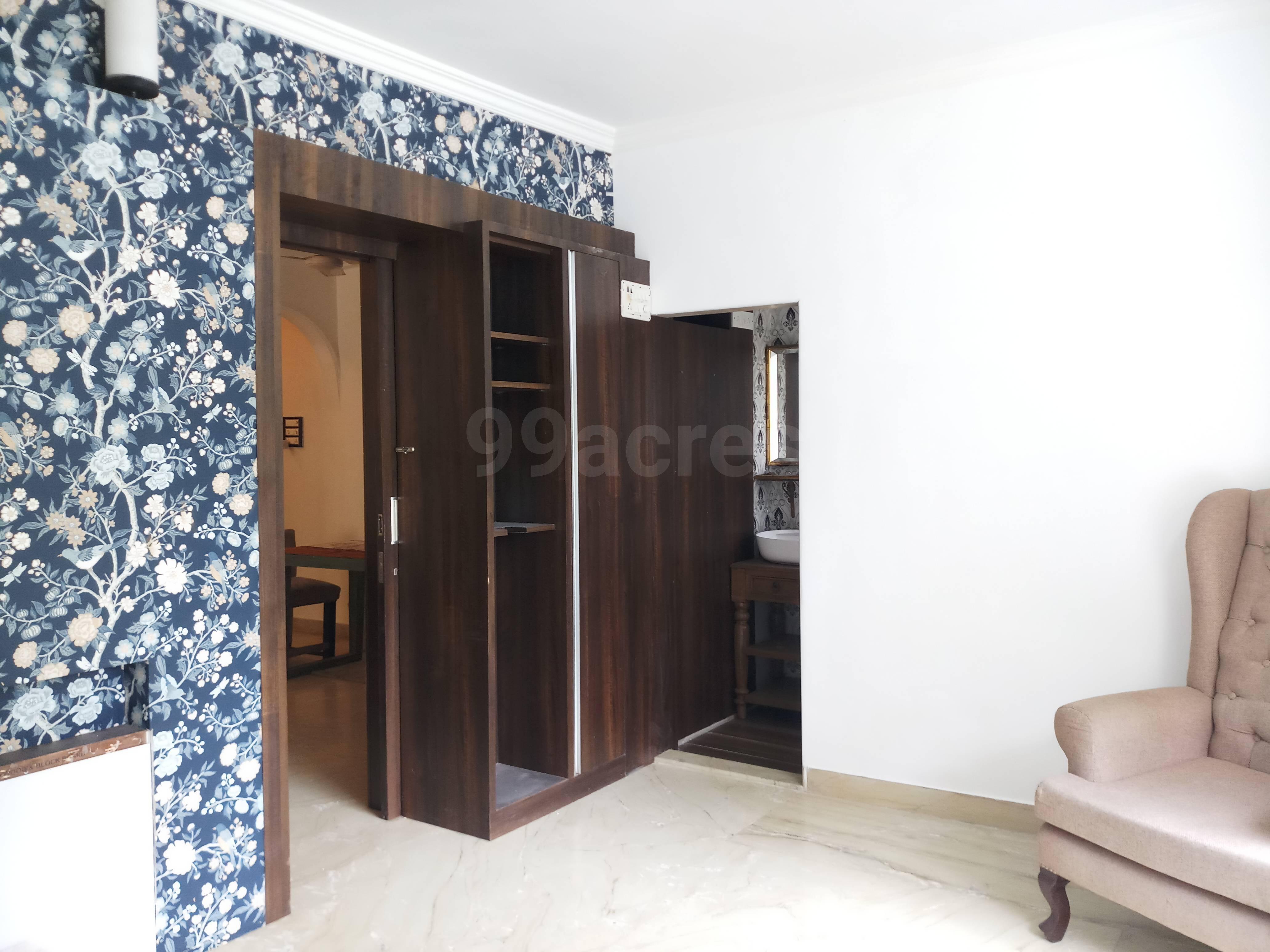 2 BHK Apartment for Rent in Juhu Tara Rd Mumbai