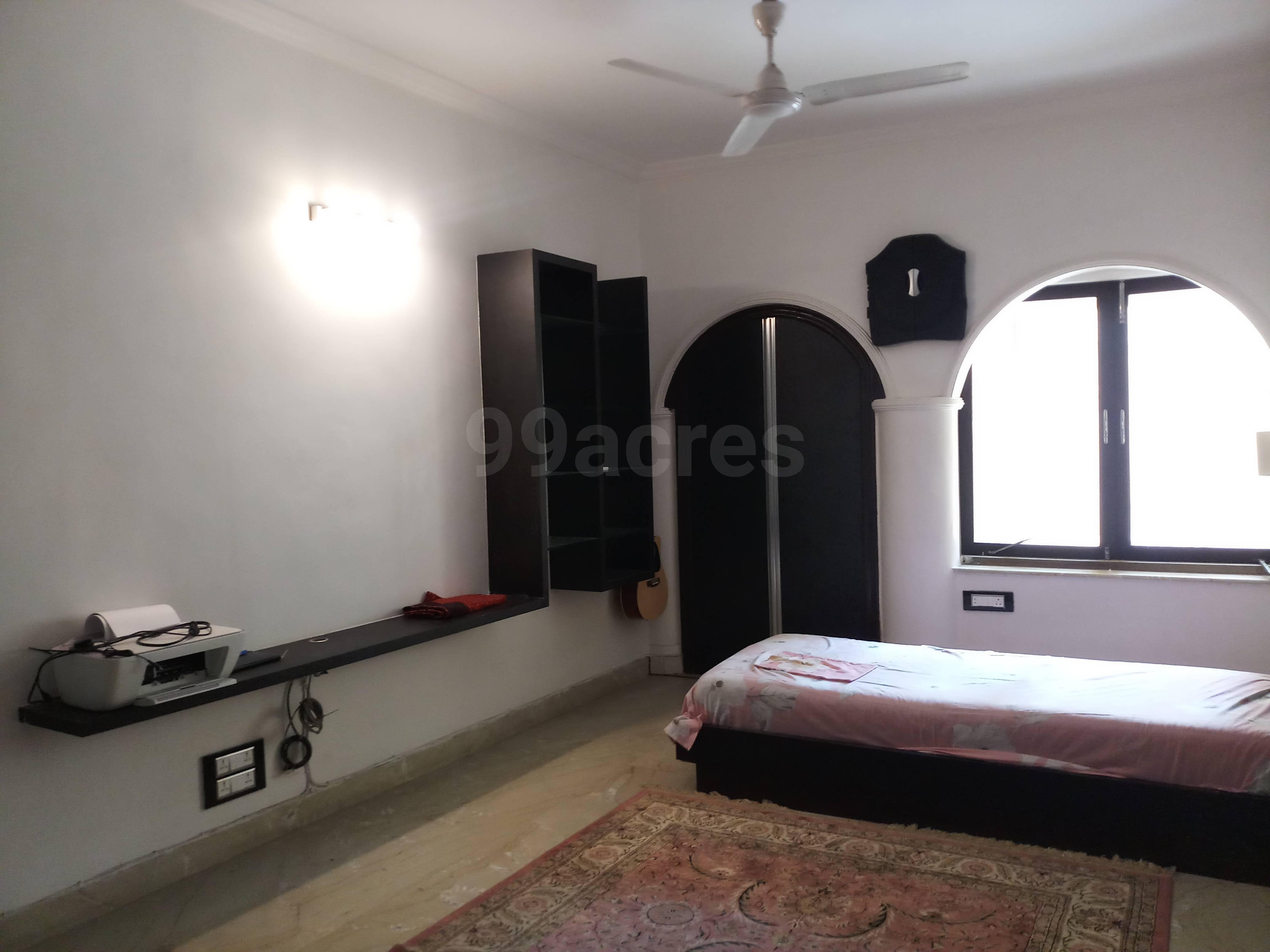 2 BHK Apartment for Rent in Juhu Tara Rd Mumbai