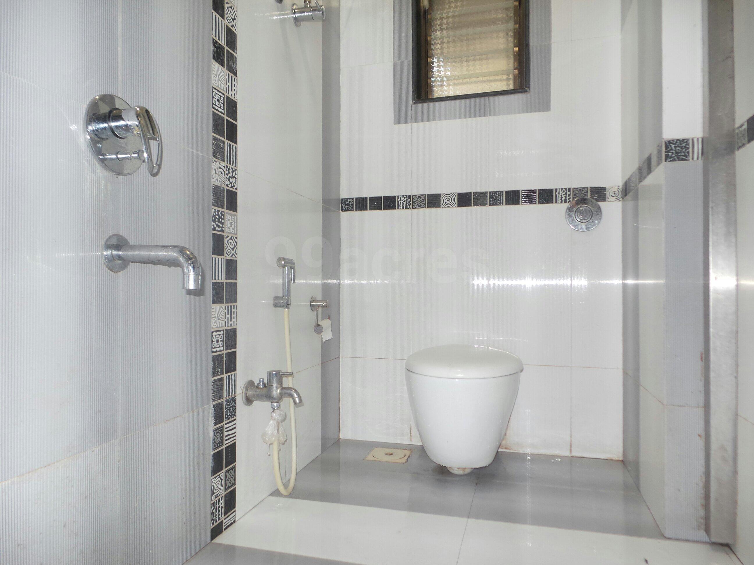 3 BHK Apartment for Sale in Sarojini Naidu Road Mumbai