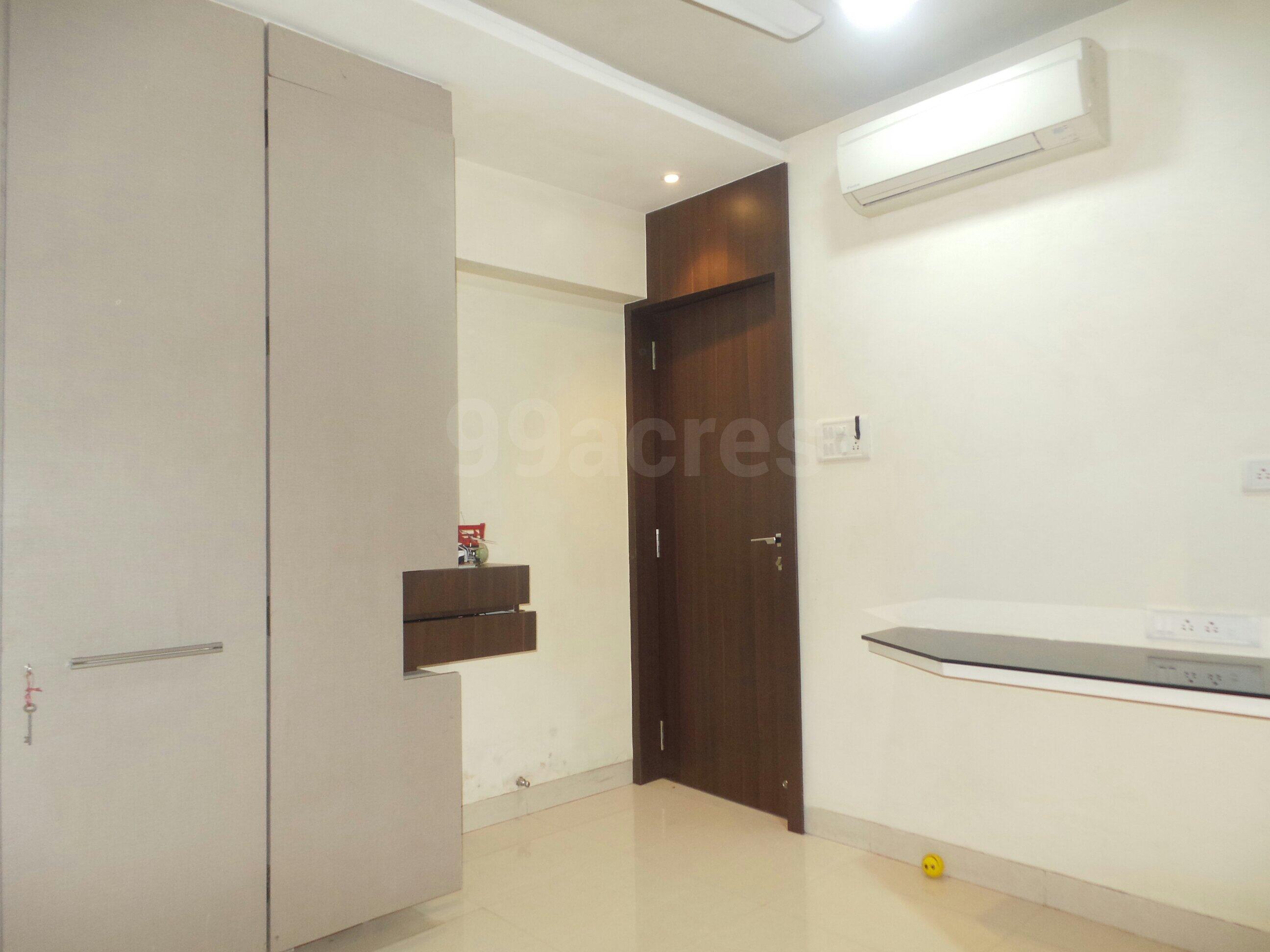 3 BHK Apartment for Sale in Sarojini Naidu Road Mumbai