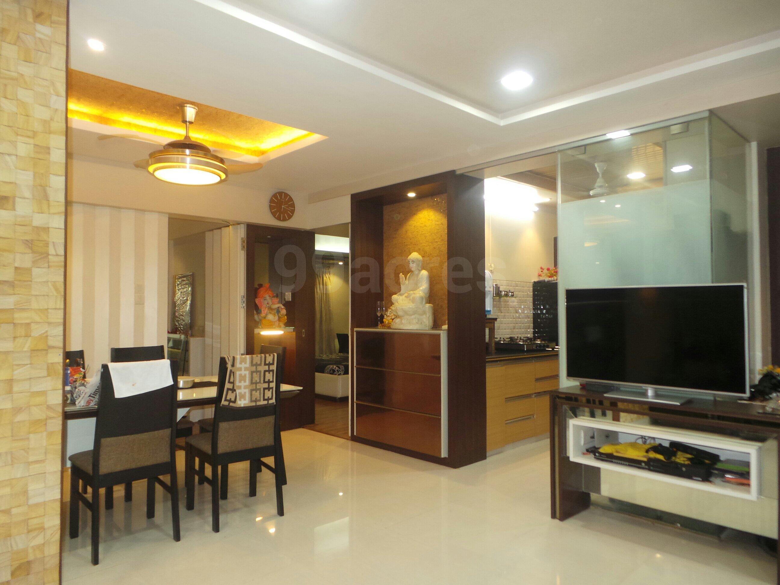 3 BHK Apartment for Sale in Sarojini Naidu Road Mumbai