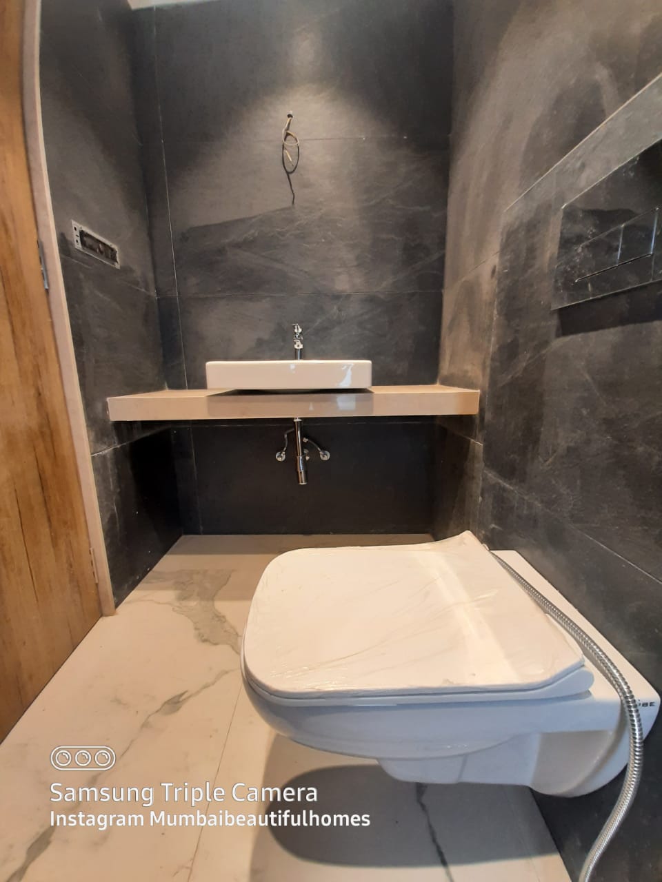 4 BHK Apartment for Rent in Phirozshah Mehta Road Mumbai