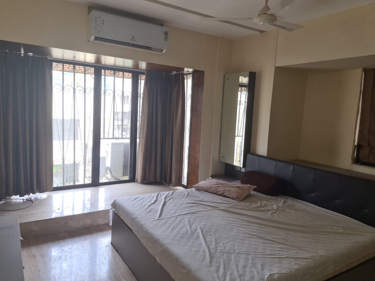 2 BHK Apartment for Sale in Khar West Mumbai