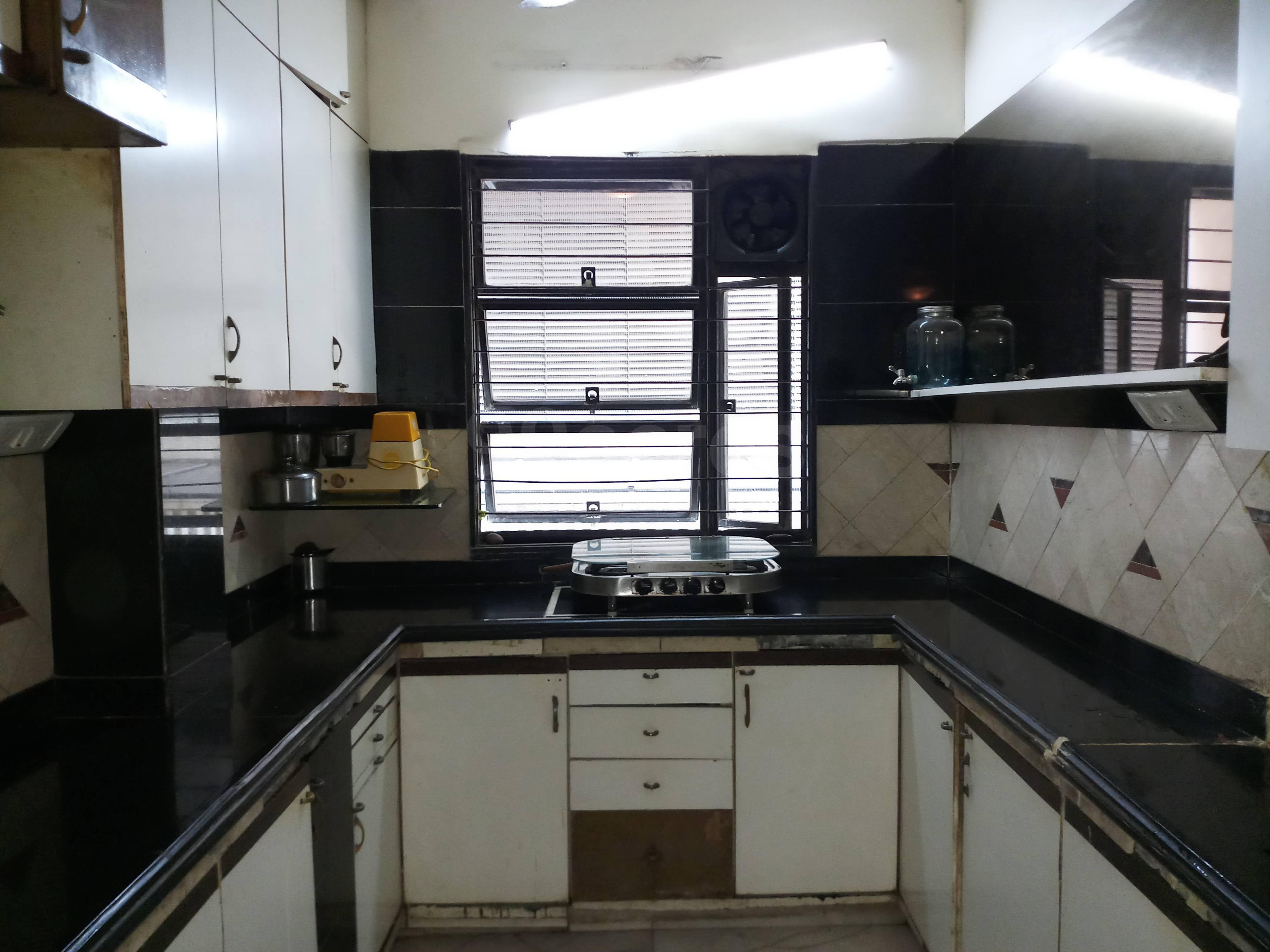 2 BHK Apartment for Sale in N S Road no.4 Mumbai