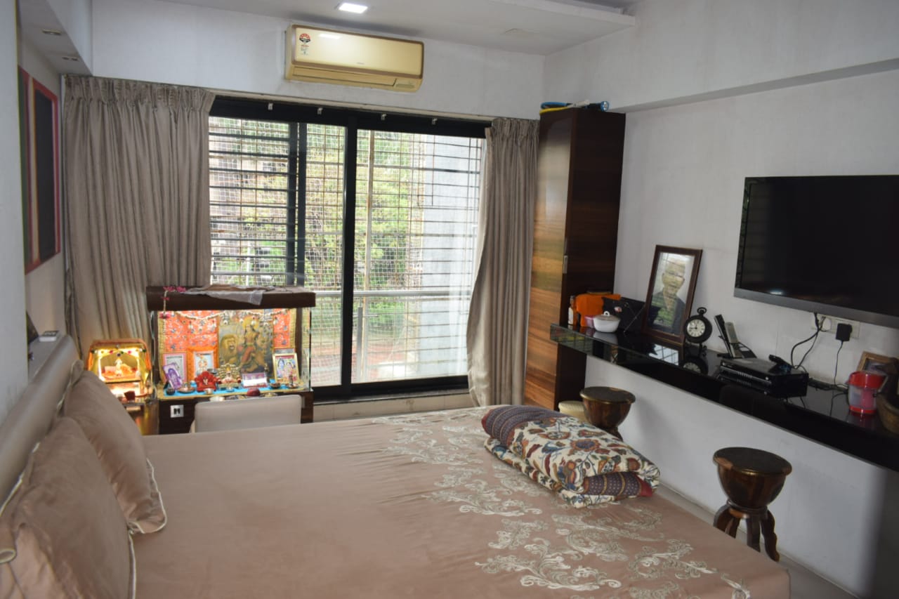 3 BHK Apartment for Sale in Vile Parle West Mumbai