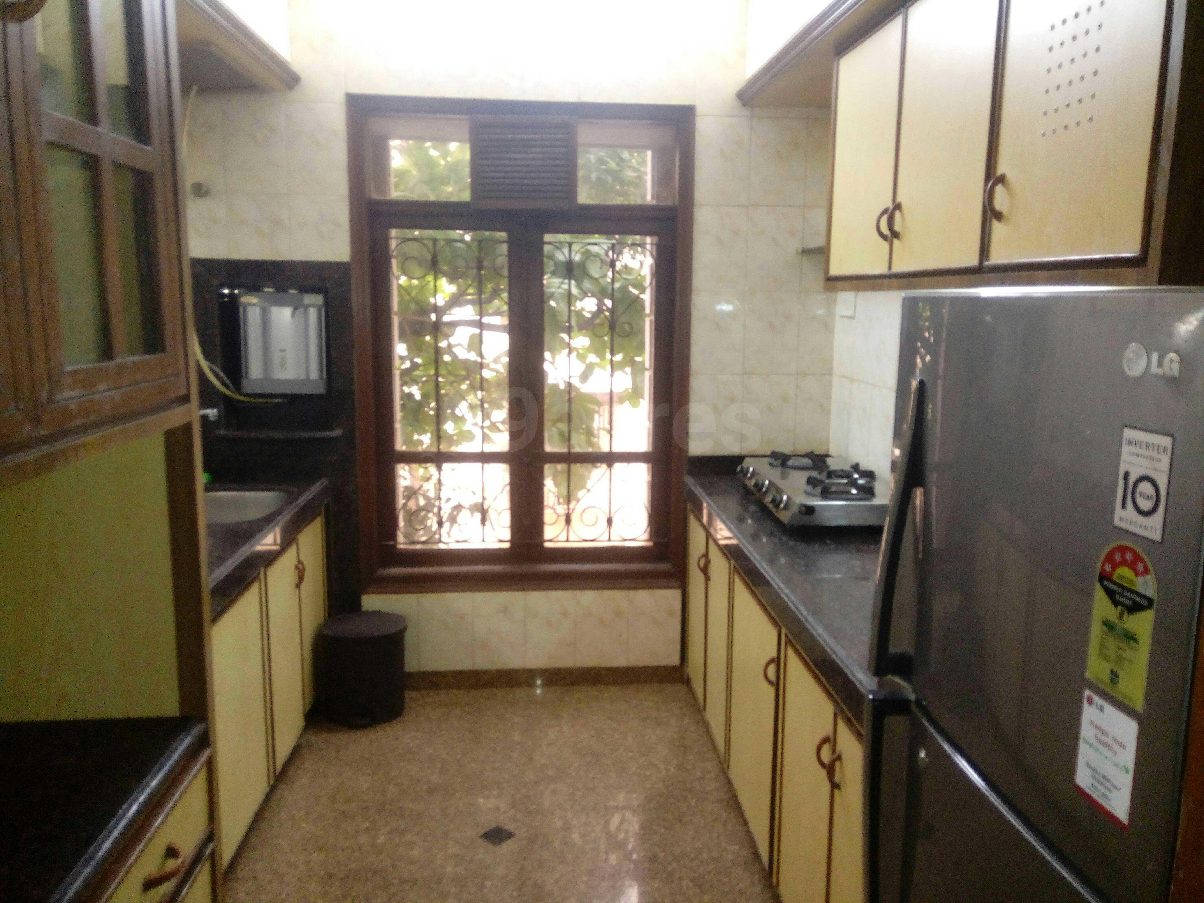 2 BHK Apartment for Rent in Off Carter road Mumbai
