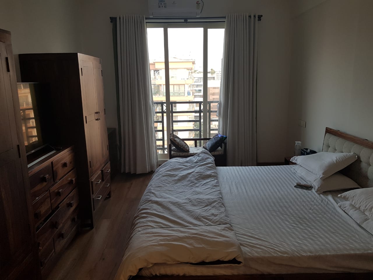 3 BHK Apartment for Rent in West Avenue Road Mumbai