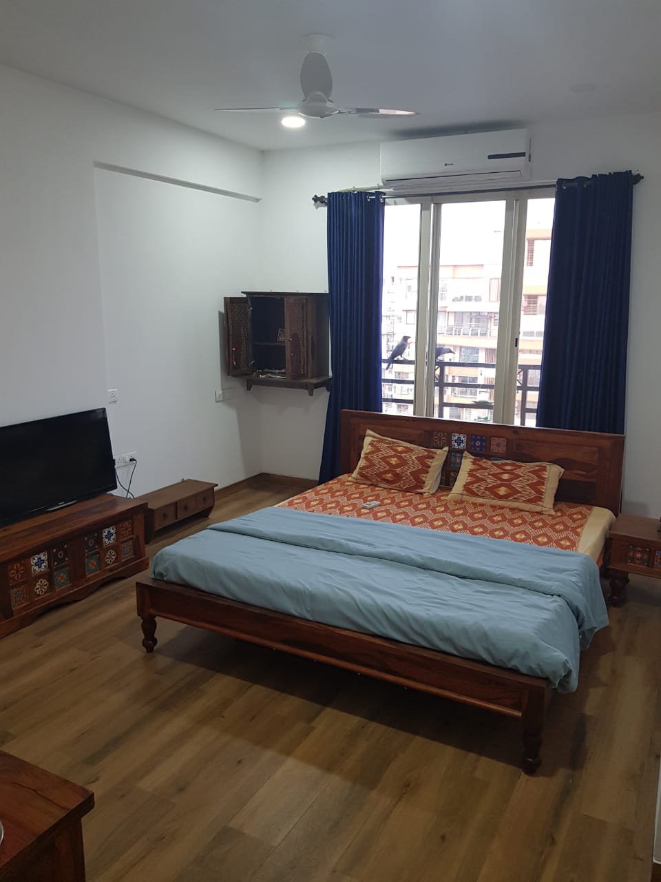 3 BHK Apartment for Rent in West Avenue Road Mumbai