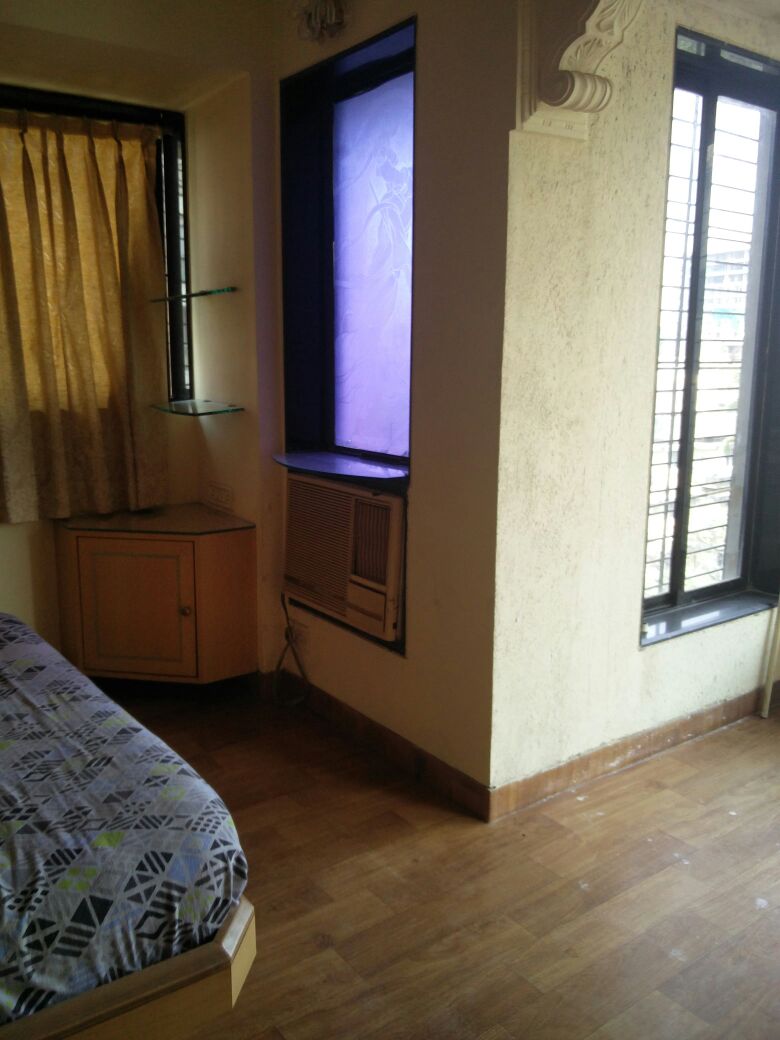 2 BHK Apartment for Rent in Corner of SV Rd & 7th rd Mumbai