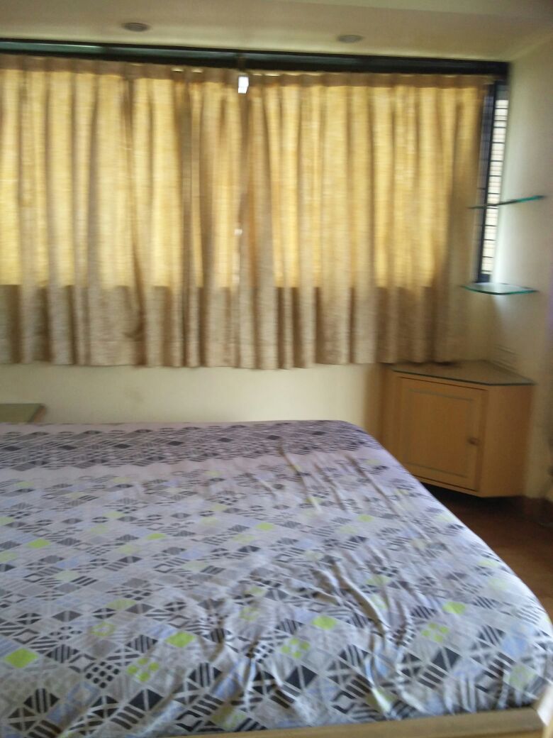 2 BHK Apartment for Rent in Corner of SV Rd & 7th rd Mumbai