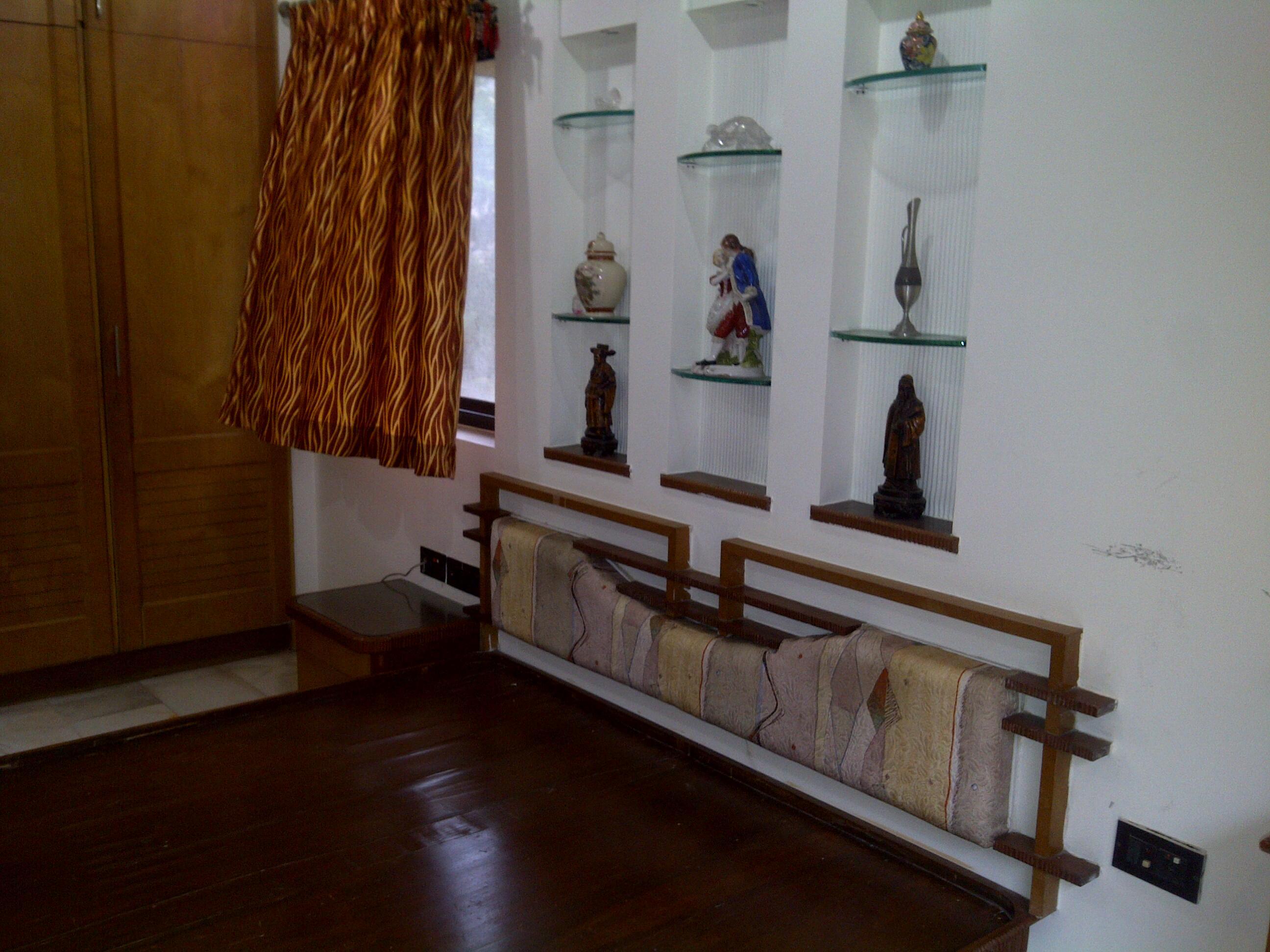 2 BHK Apartment for Sale in Juhu Tara Road Mumbai