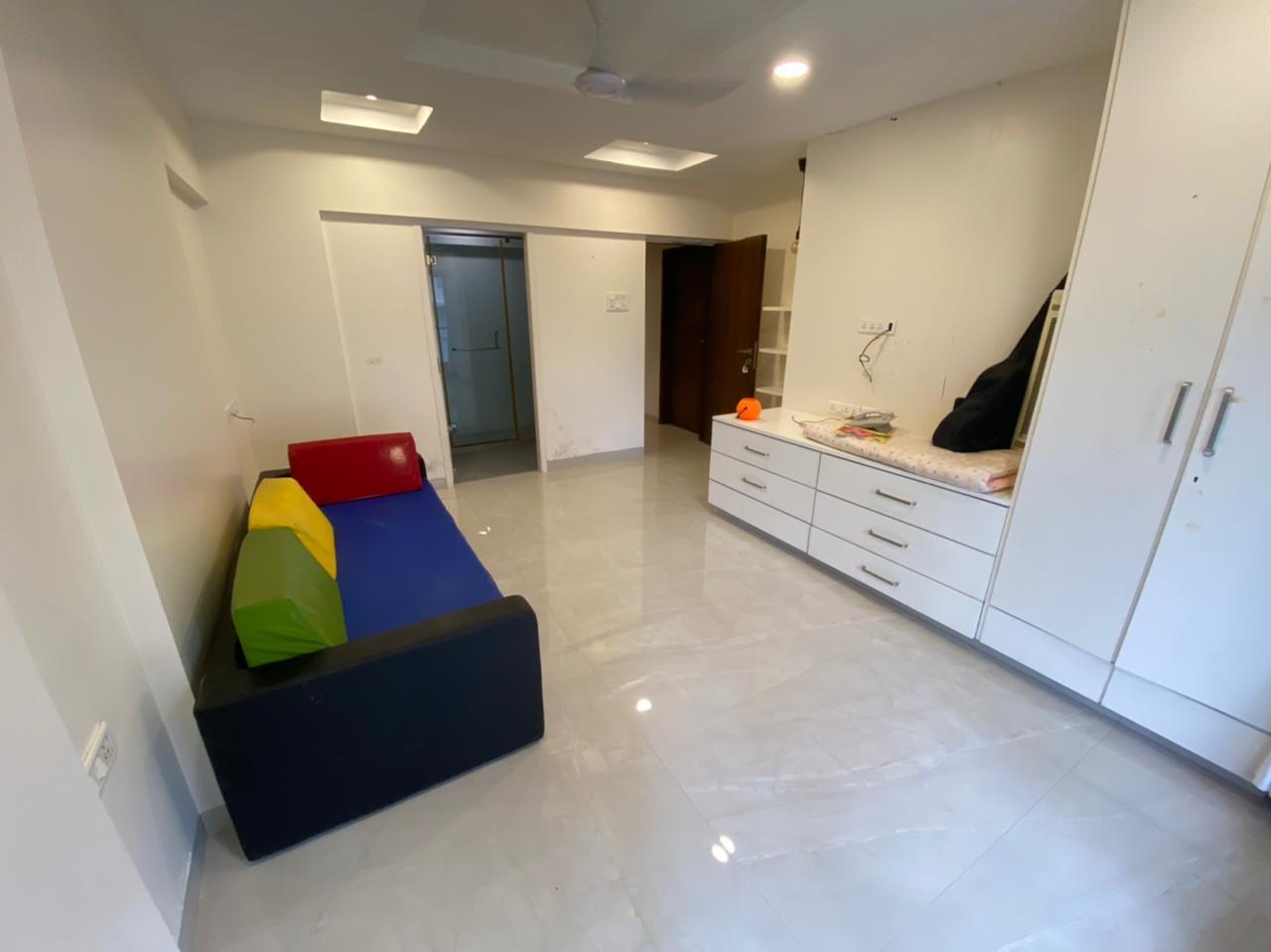 4 BHK Apartment for Rent in East Avenue Road Mumbai