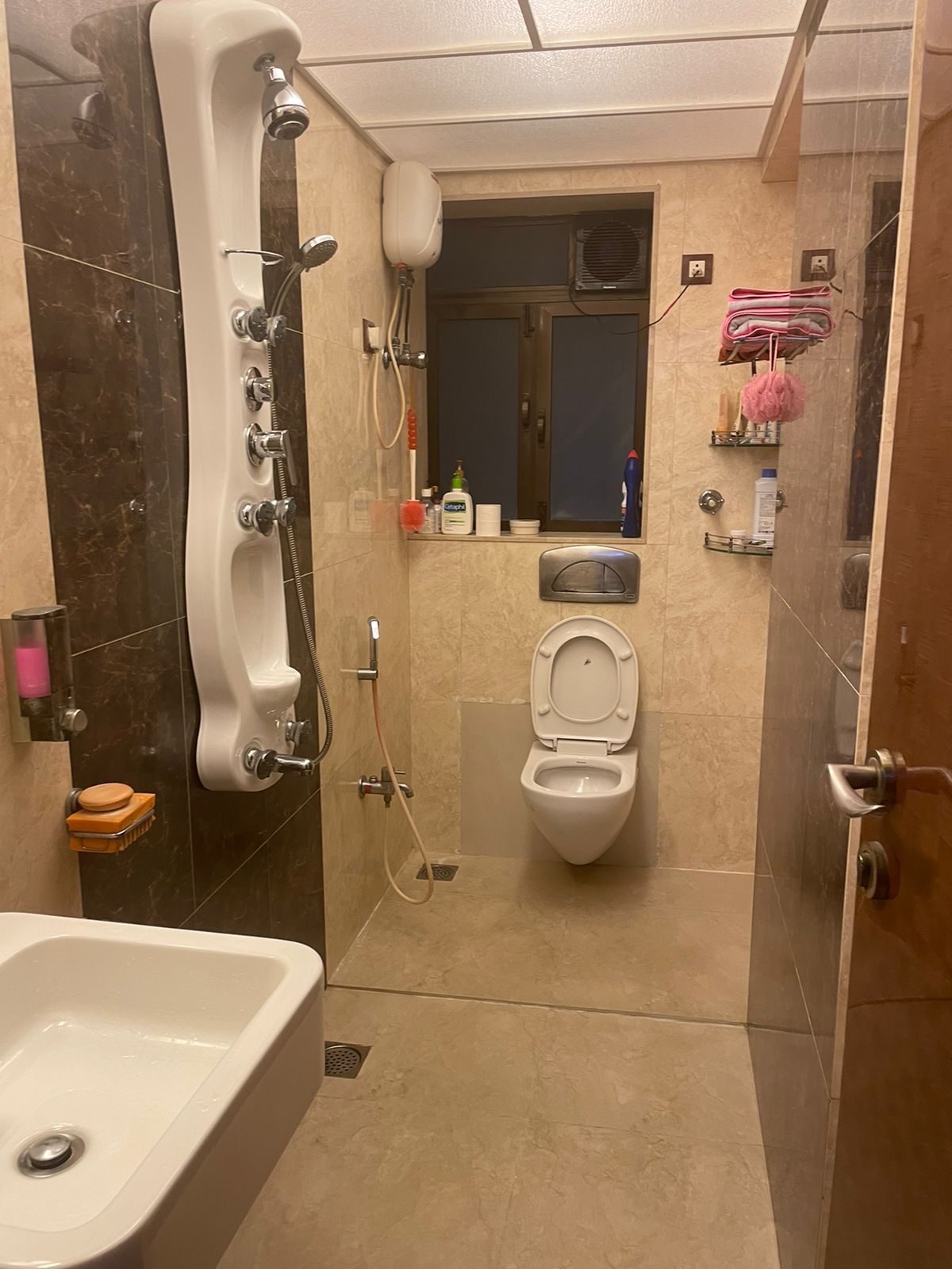 3 BHK Apartment for Rent in N S Road No 9 Mumbai
