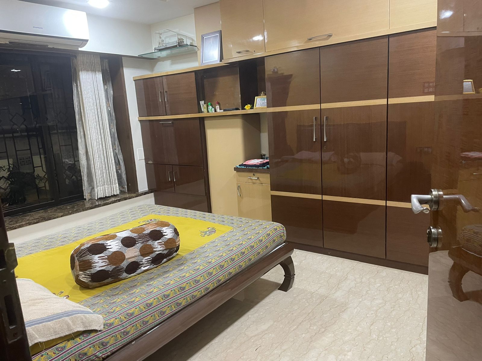 3 BHK Apartment for Rent in N S Road No 9 Mumbai