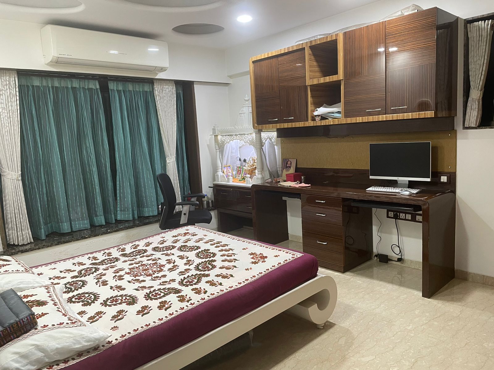 3 BHK Apartment for Rent in N S Road No 9 Mumbai