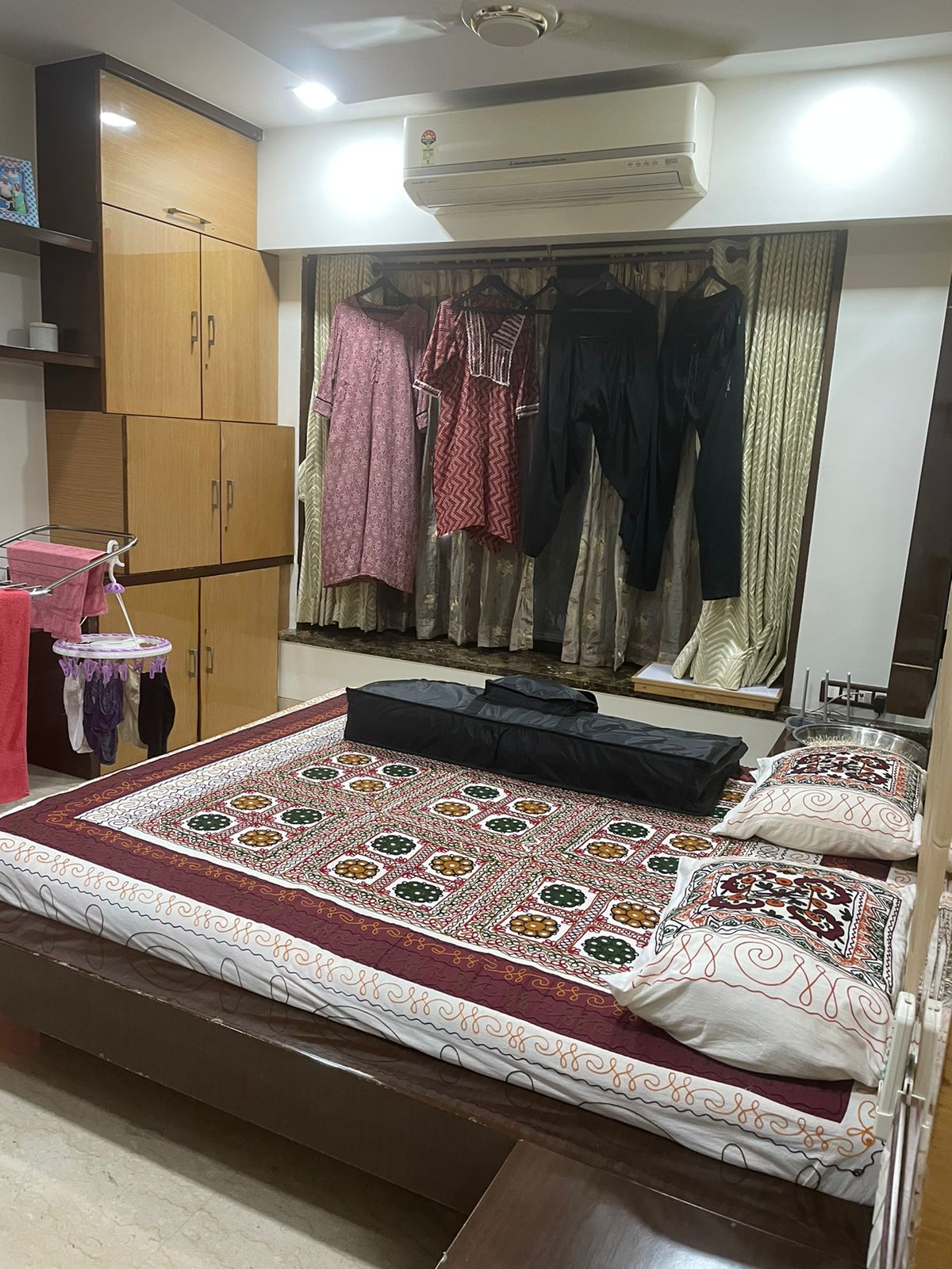 3 BHK Apartment for Rent in N S Road No 9 Mumbai