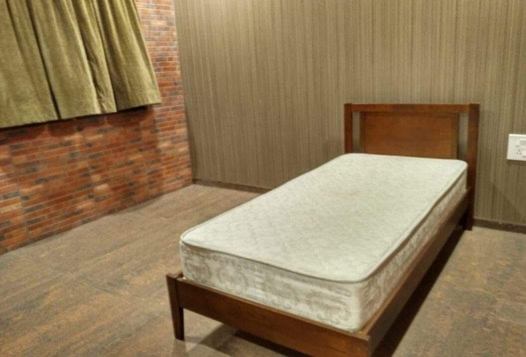 3 BHK Apartment for Rent in Chapel lane Mumbai