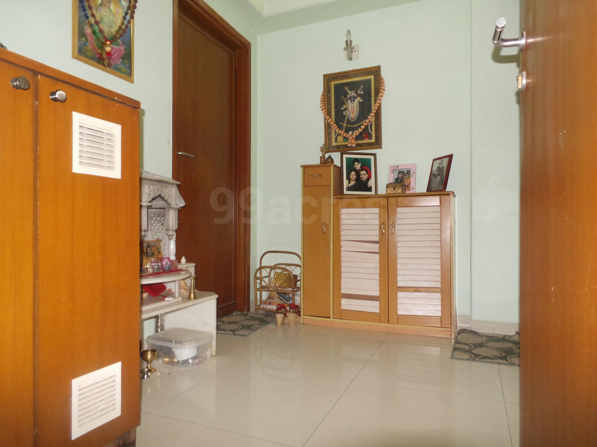 3 BHK Apartment for Sale in Juhu Tara Rd Mumbai