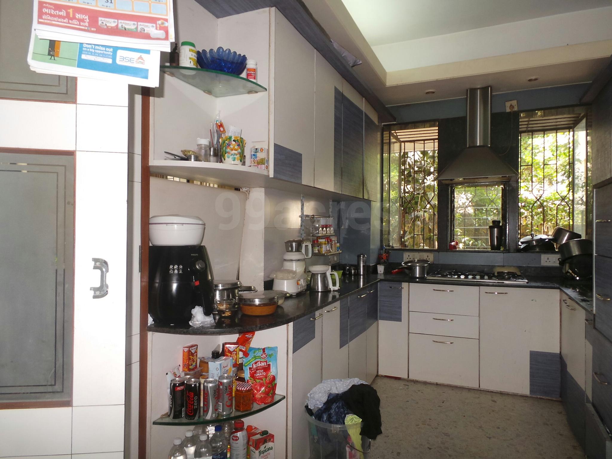 3 BHK Apartment for Sale in Juhu Tara Rd Mumbai