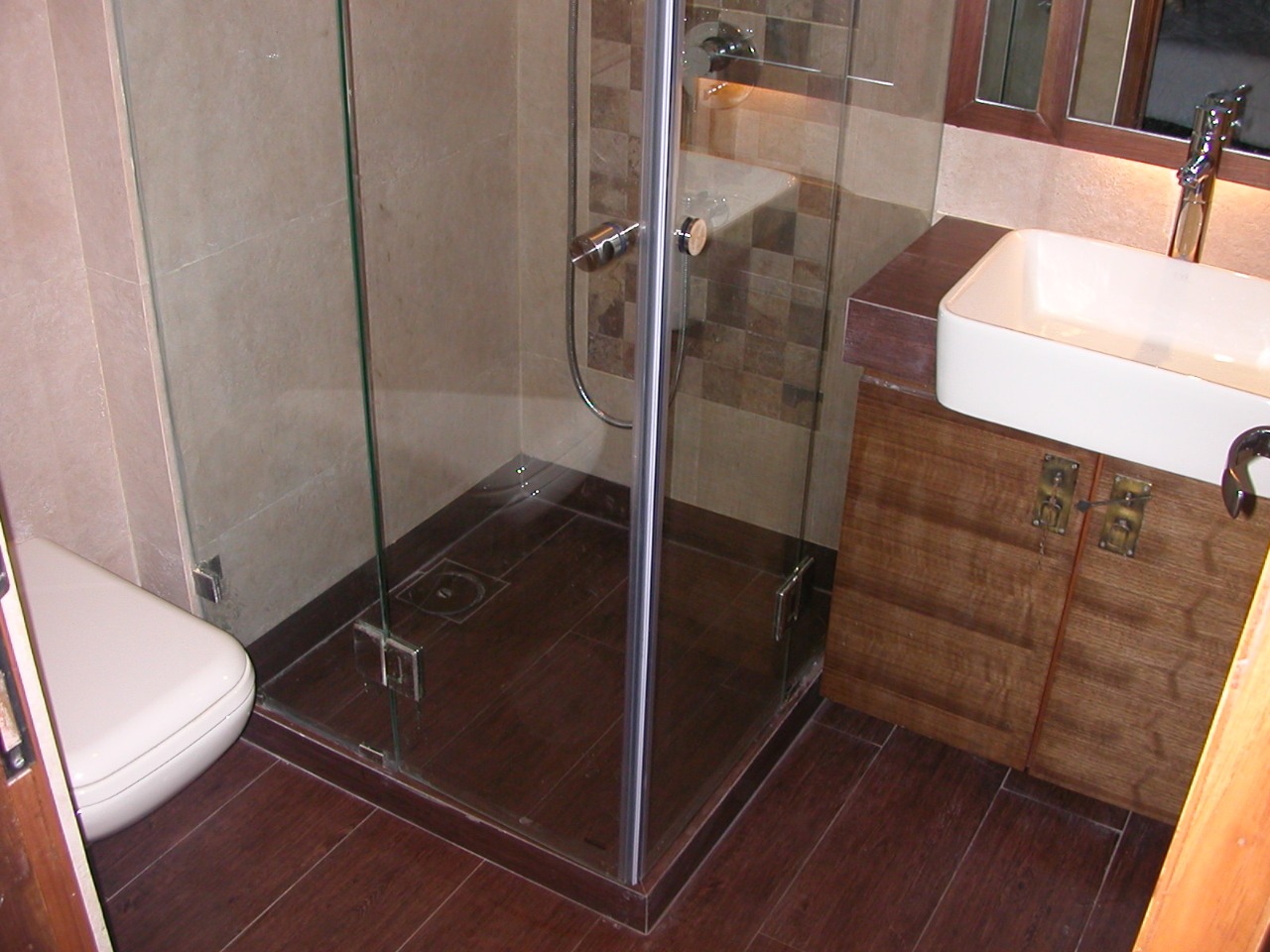 2 BHK Apartment for Rent in Perry cross road Mumbai