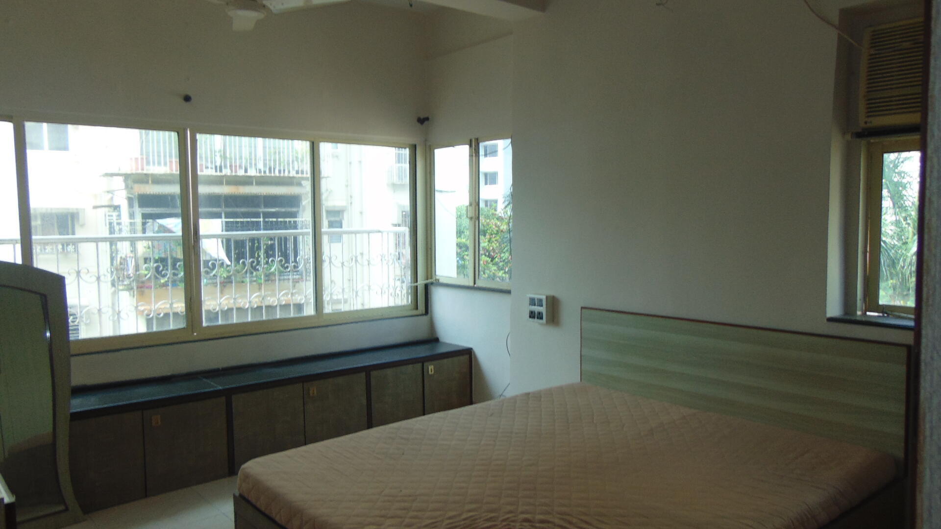 2 BHK Apartment for Rent in Pali Hill Mumbai