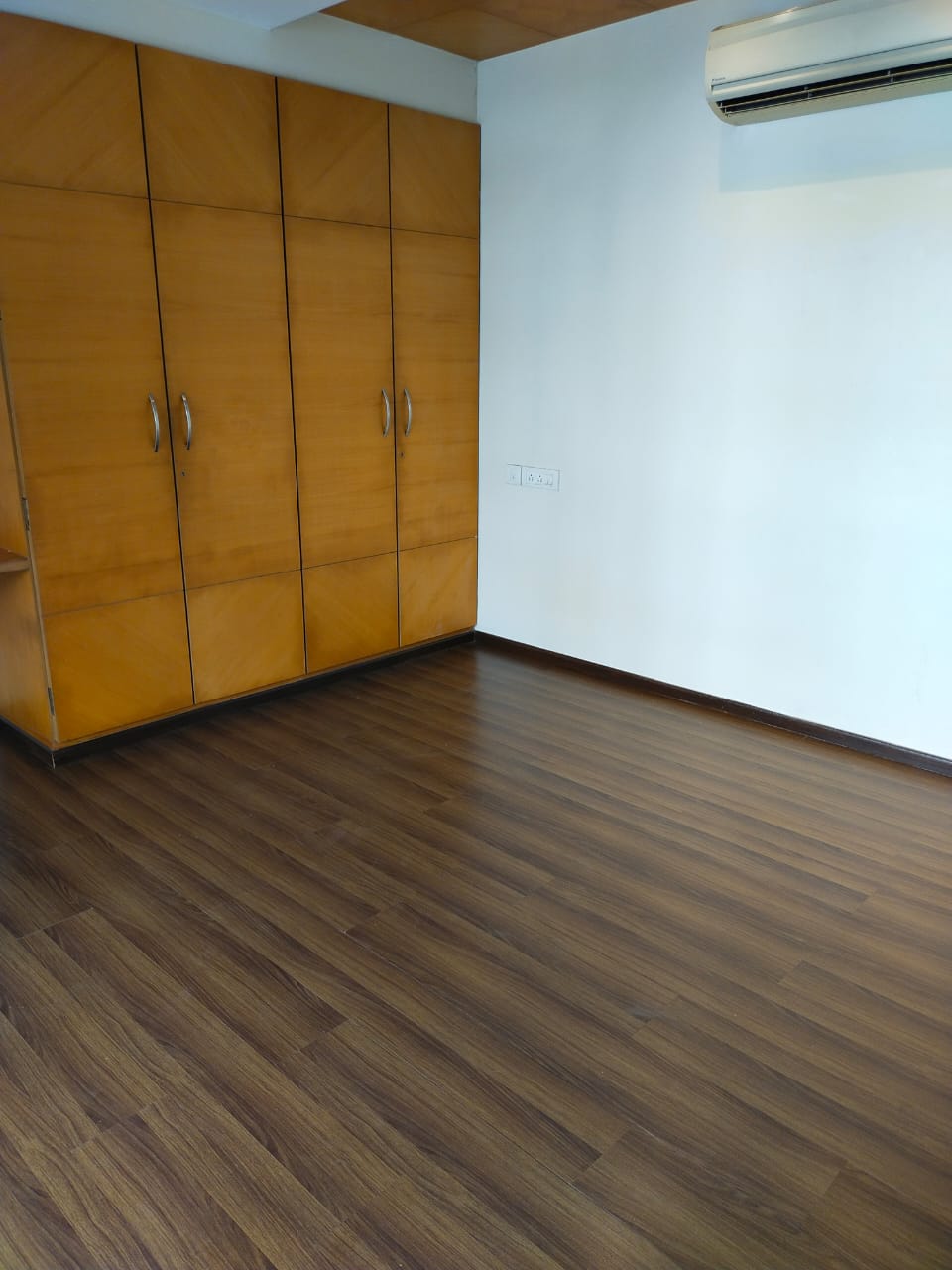 4 BHK Apartment for Sale in Pali Hill Mumbai