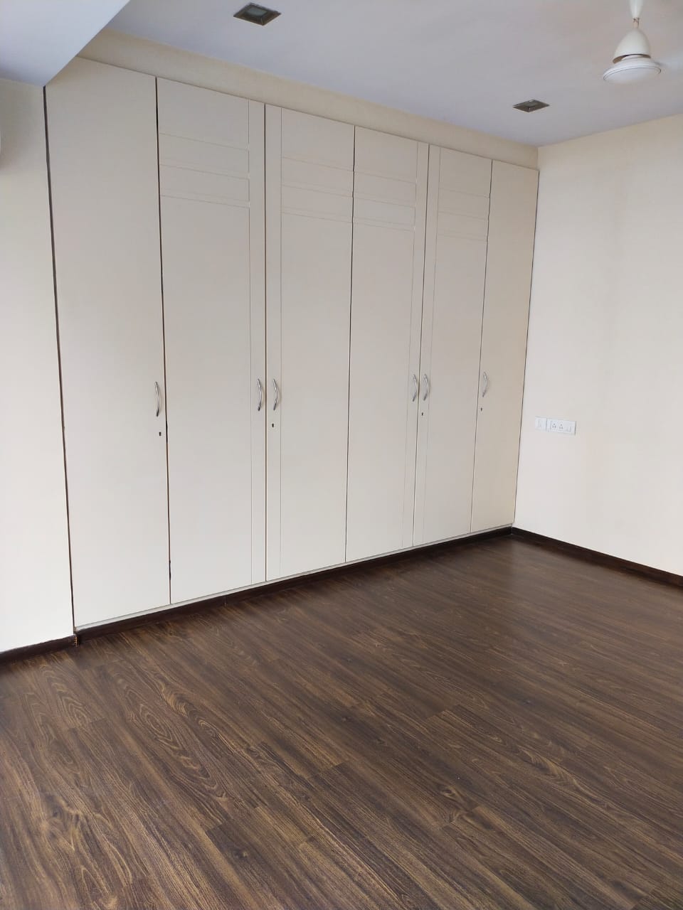 4 BHK Apartment for Sale in Pali Hill Mumbai