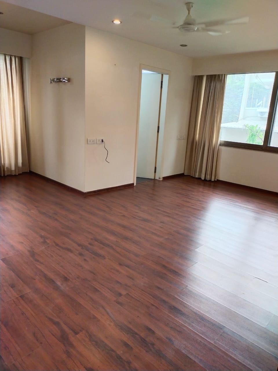 4 BHK Apartment for Sale in Pali Hill Mumbai