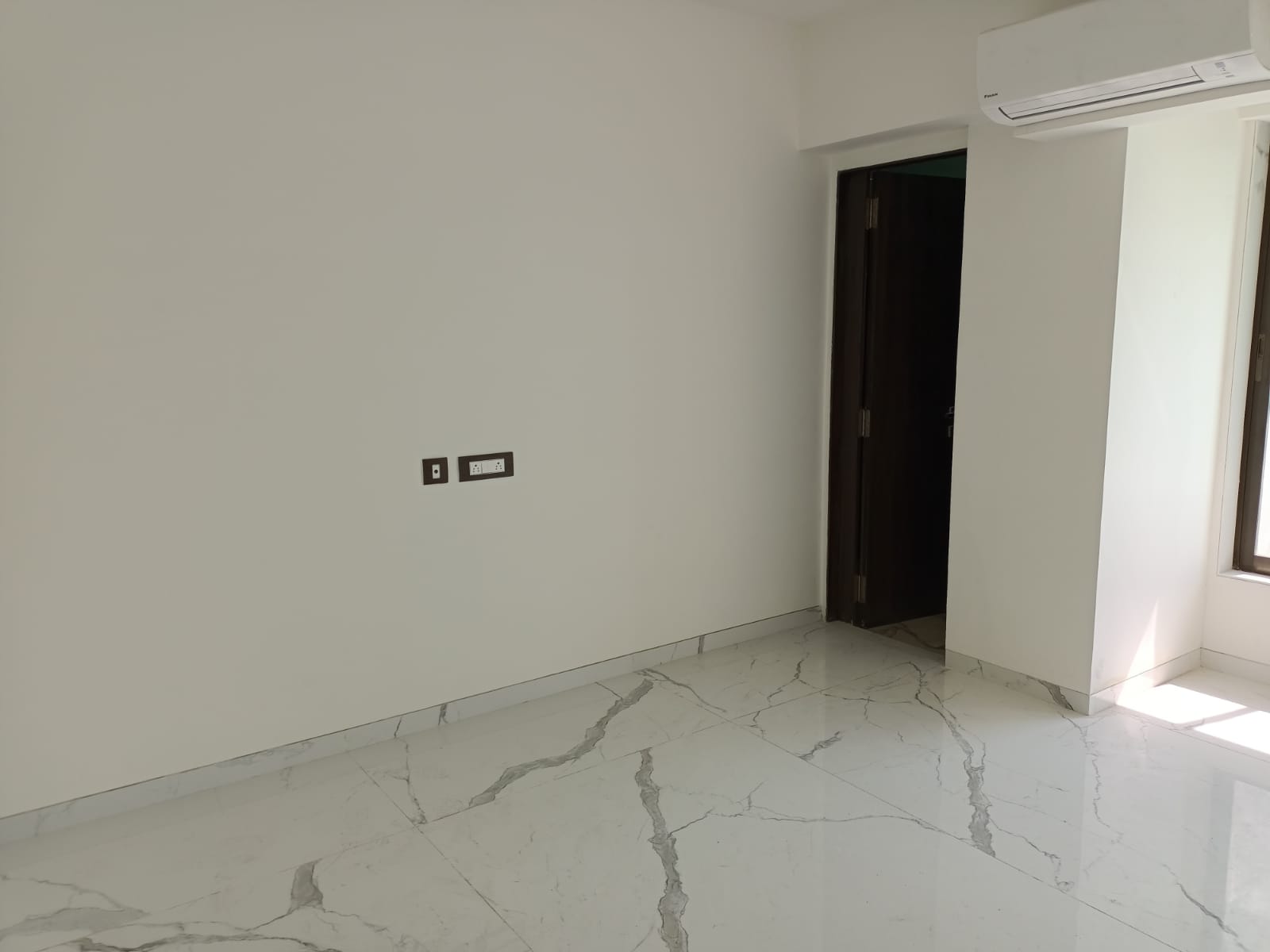 3 BHK Apartment for Sale in Bandra West Mumbai