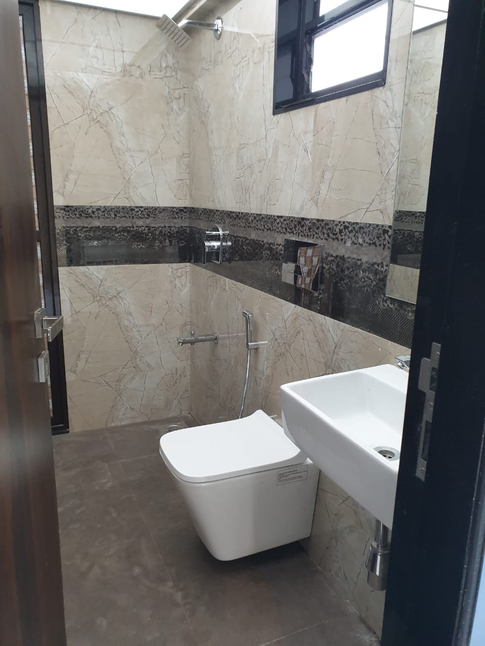 4 BHK Apartment for Sale in S V Road Mumbai