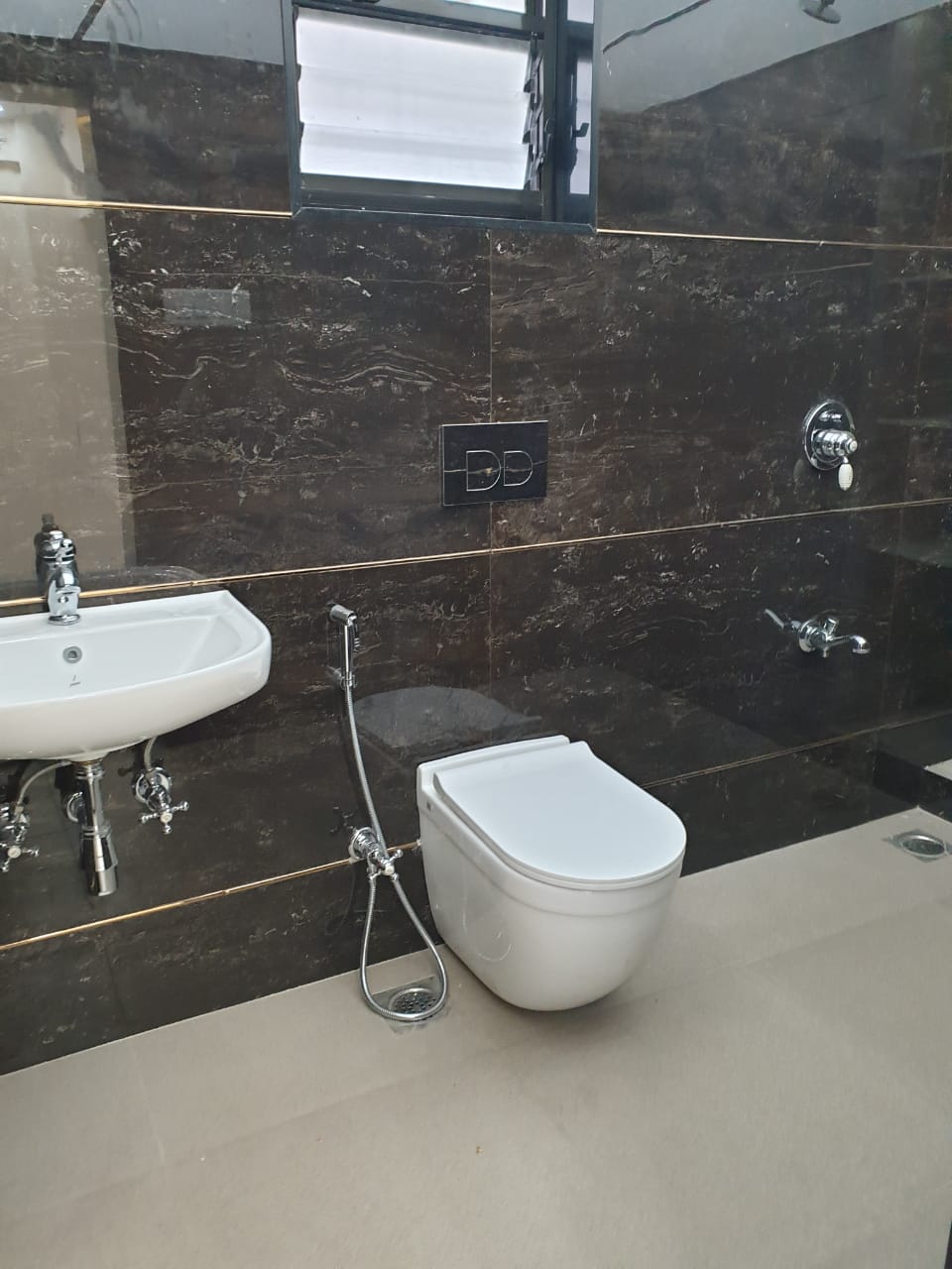4 BHK Apartment for Sale in S V Road Mumbai