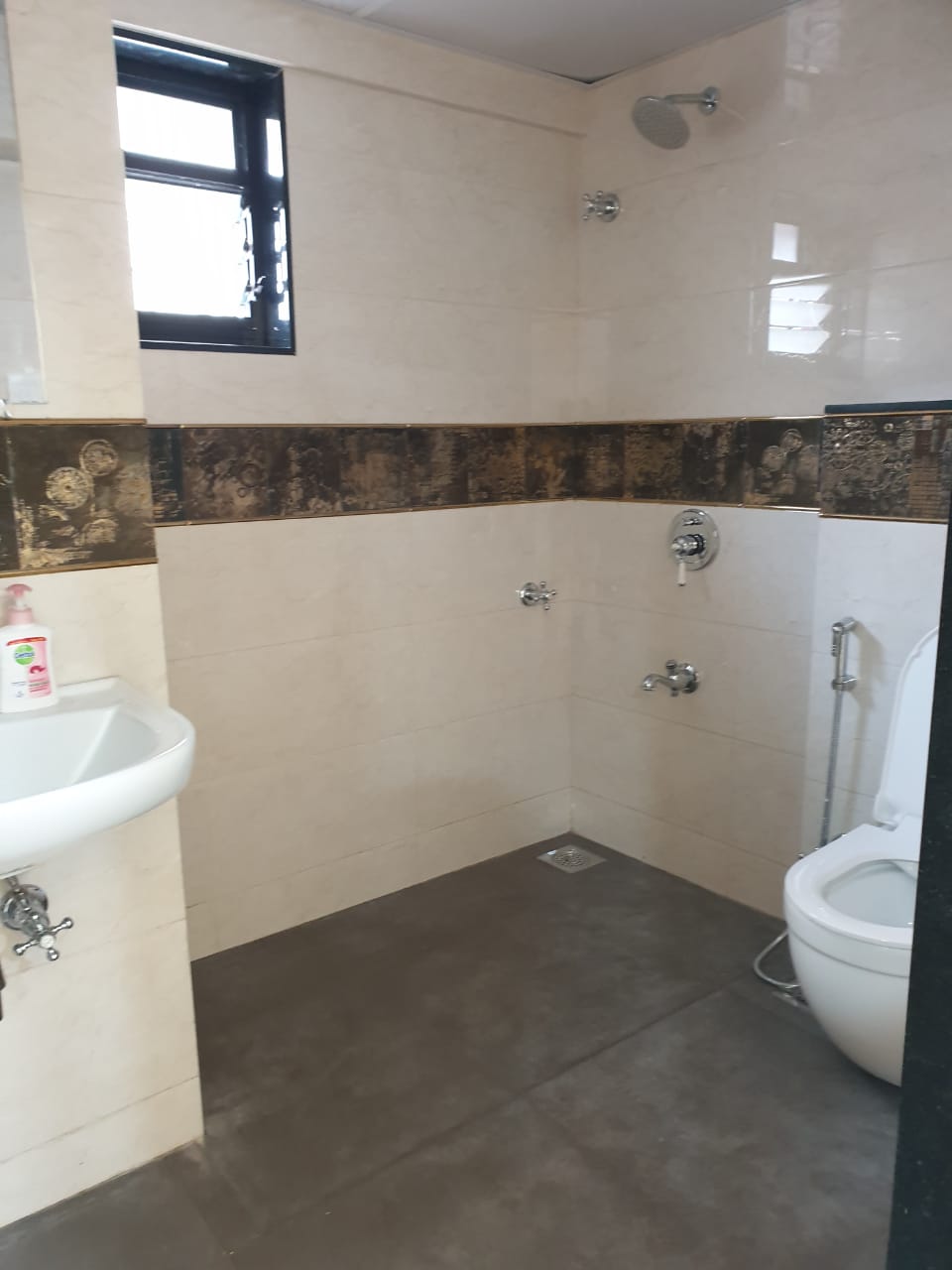 4 BHK Apartment for Sale in S V Road Mumbai