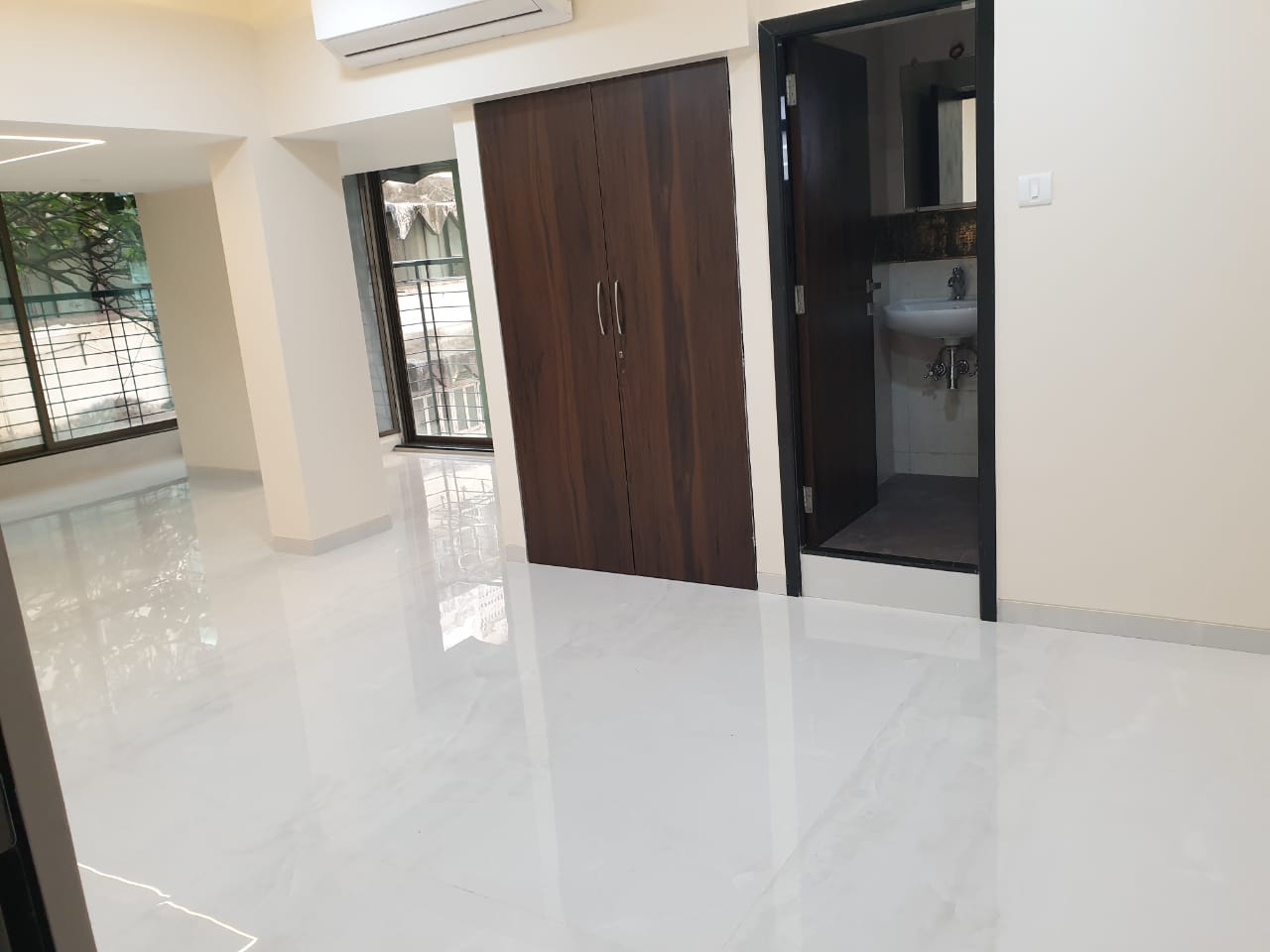 4 BHK Apartment for Sale in S V Road Mumbai