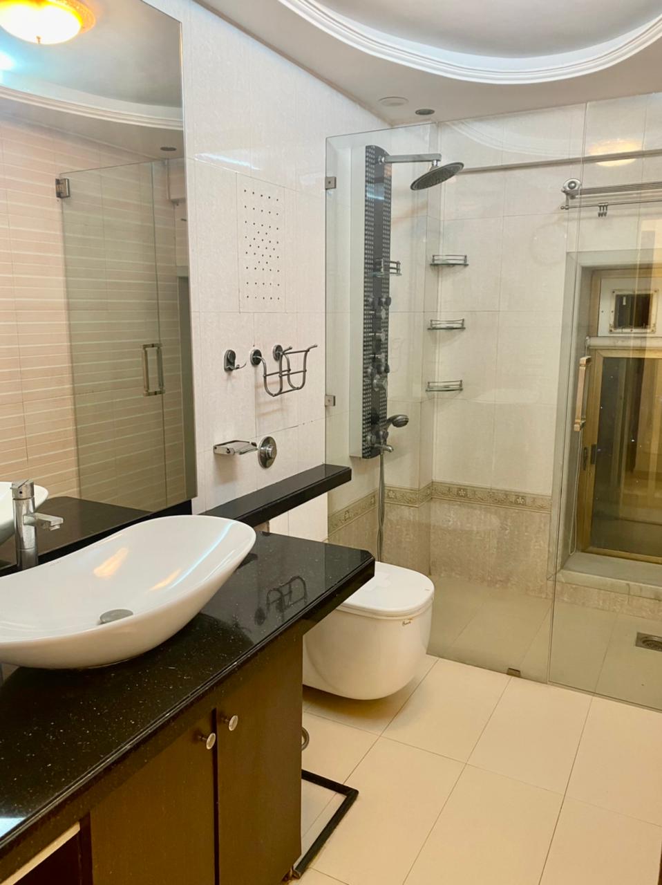 4 BHK Apartment for Sale in Lokhandwala Complex Mumbai
