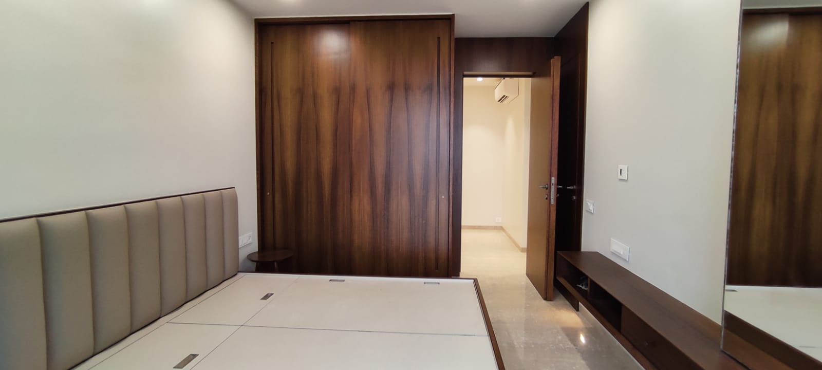 3 BHK Apartment for Sale in Ambedkar road Mumbai