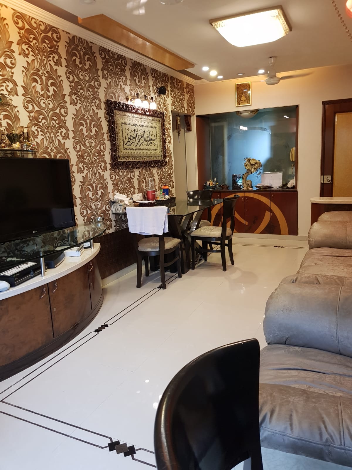 4 BHK Apartment for Sale in Yari Road Mumbai