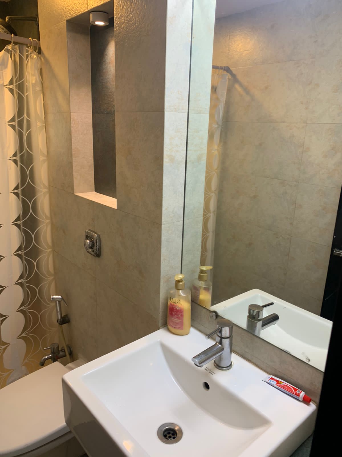 1 BHK Apartment for Rent in Bandra Reclamation Mumbai