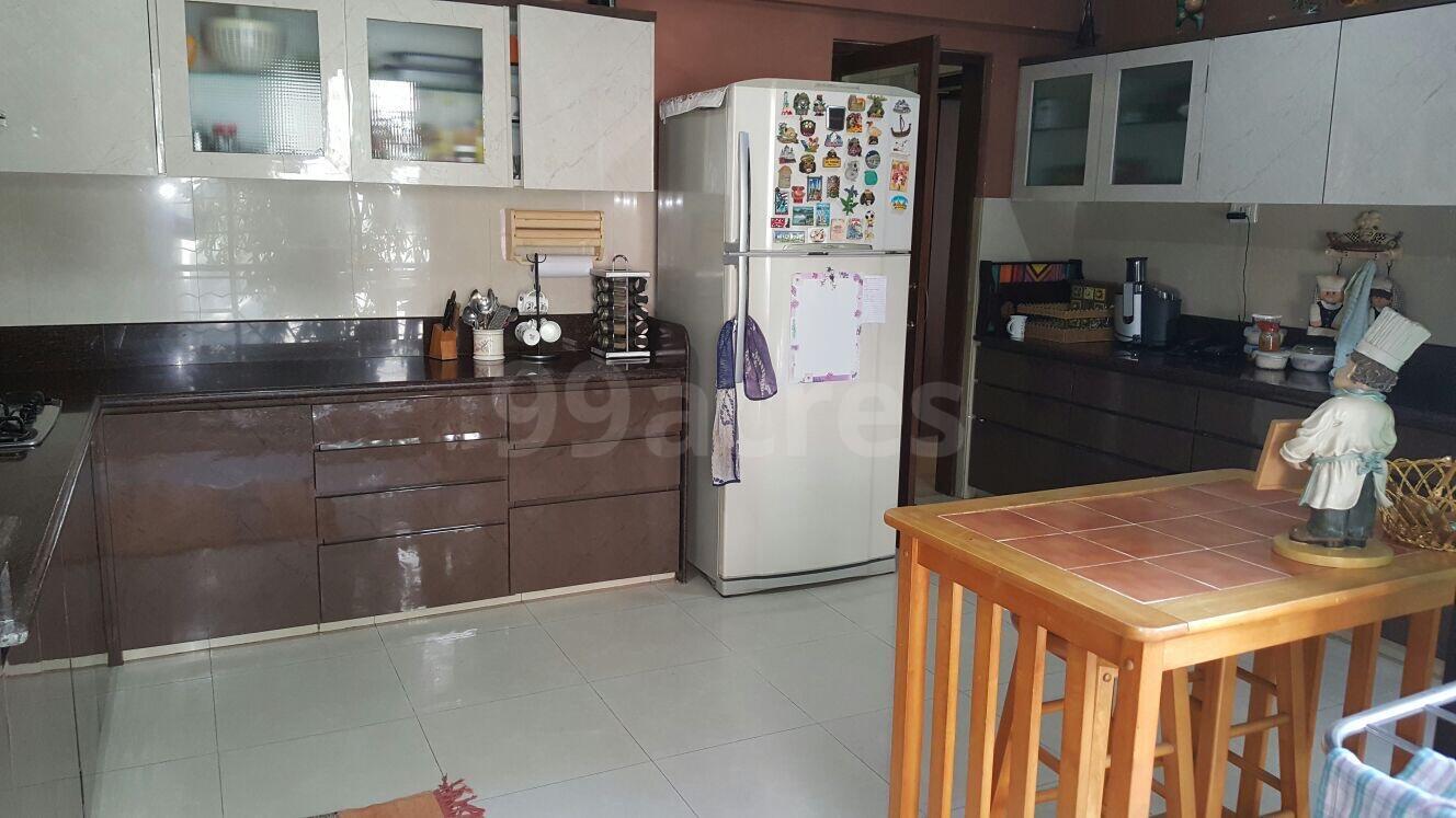 4 BHK Apartment for Rent in N S Road no.3 Mumbai