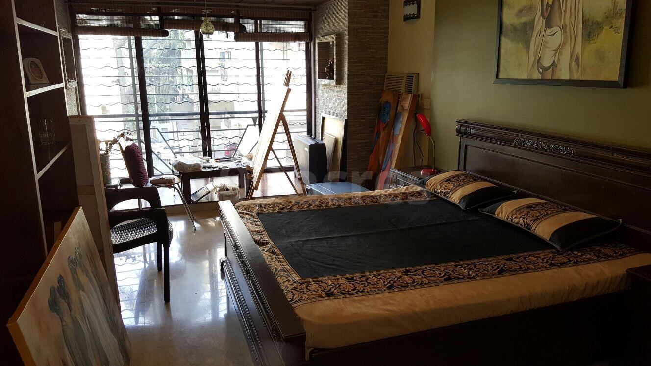 4 BHK Apartment for Rent in N S Road no.3 Mumbai