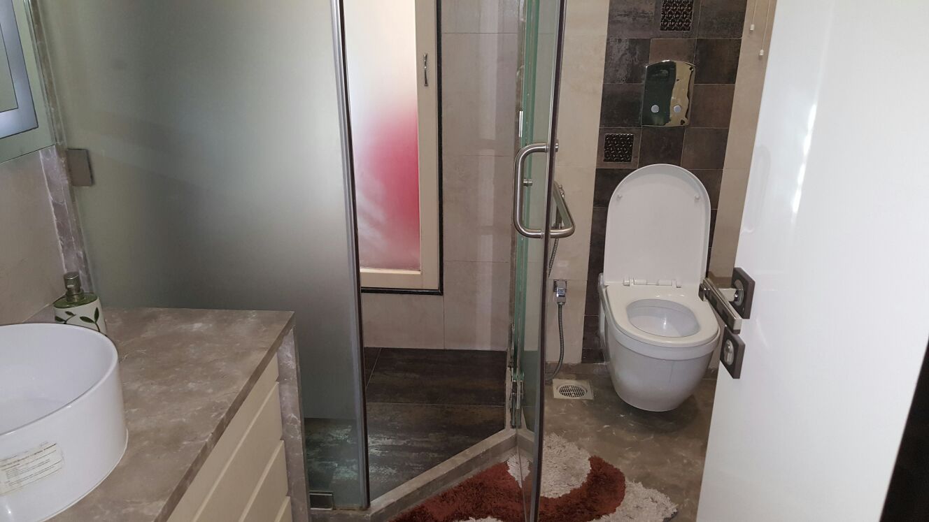4 BHK Apartment for Rent in N S Road no.3 Mumbai