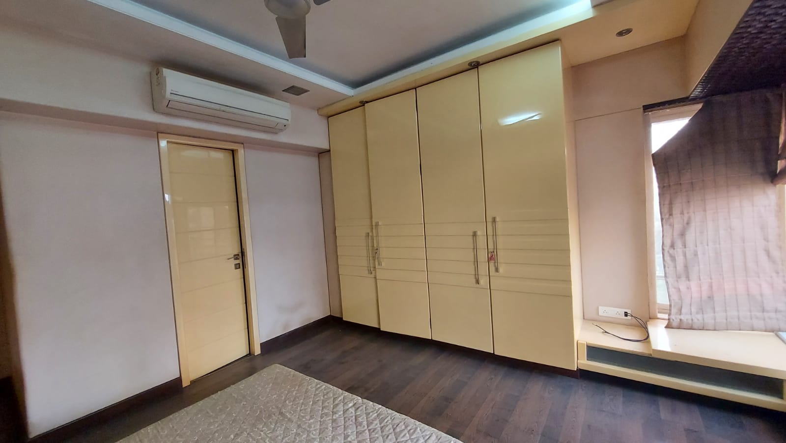4 BHK Apartment for Rent in 15th Road Mumbai