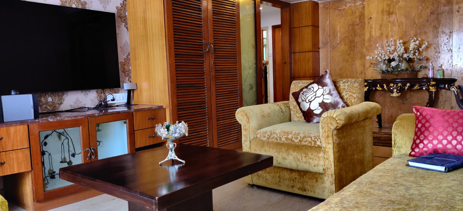 5 BHK Apartment for Rent in Bandra West Mumbai